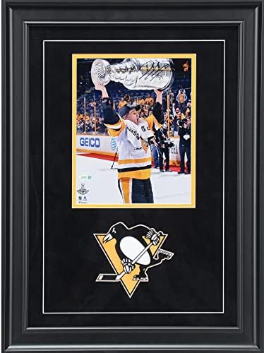 Jake Guentzel Pittsburgh Penguins 2017-Es Stanley-Kupa Bajnokok Deluxe Keretes Dedikált 8 x 10 Emelése Kupa Fénykép - Dedikált