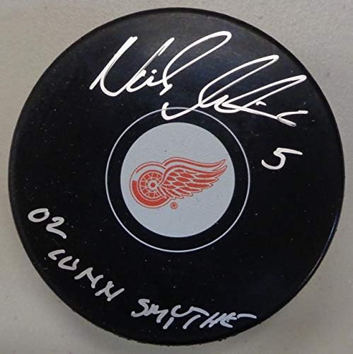 Nicklas Lidstrom Dedikált Detroit Red Wings Szuvenír Korong w/ 02 Conn Smythe - Dedikált NHL Korong